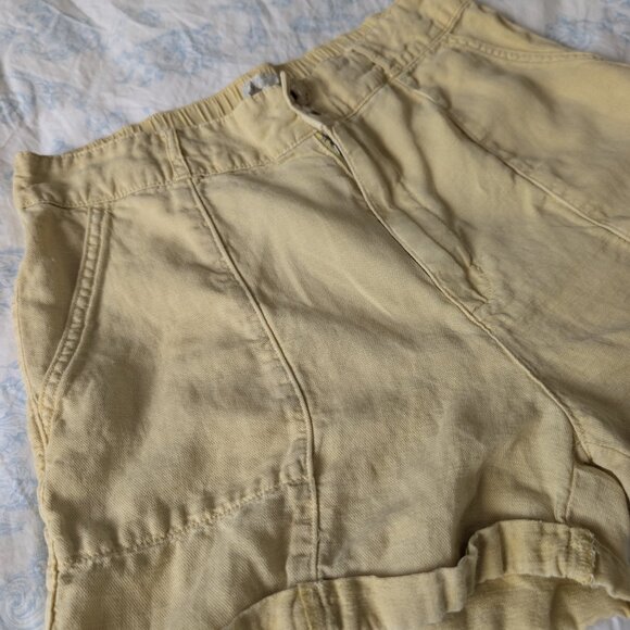 Light yellow linen/lyocell blend shorts - Picture 2 of 6